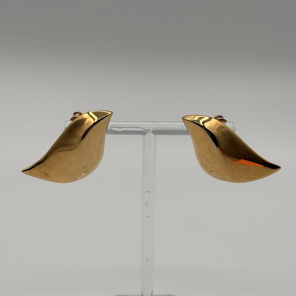 Vintage Trifari Pierced Earrings Gold tone Leaf Curved Swoop Signed 1.75"